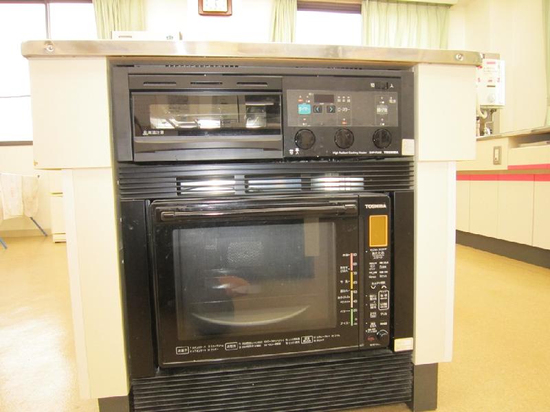 大きなオーブンを正面から写した写真
